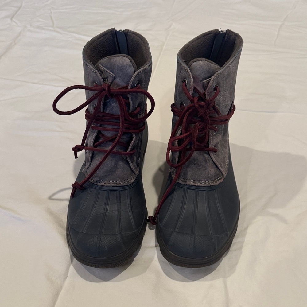 Sperry Gray and Black Winter rain Boots. Rubber sole, leather and rubber.